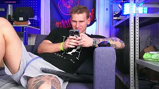 Snapshot of vance_rulez chatting on 10.19.25 vance rulez online show from 10.19.25