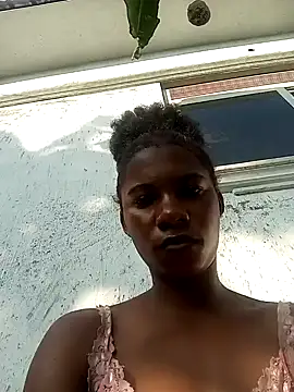 Snapshot of Yourlittlegirl19 chatting on 12.17.24 Yourlittlegirl19 online show from 12.17.24