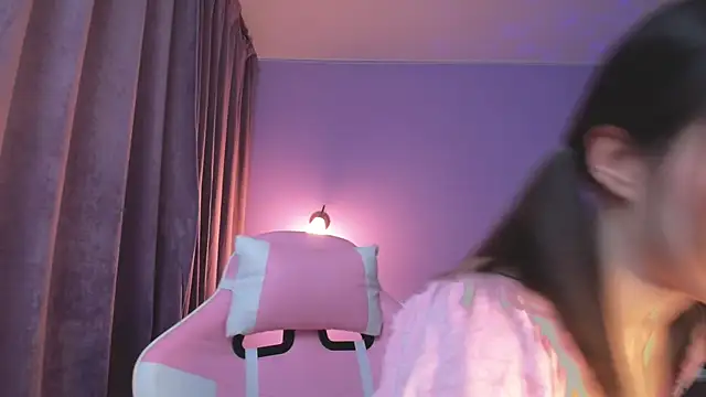 Snapshot of young_belle_ chatting on 01.06.25 young belle online show from 01.06.25