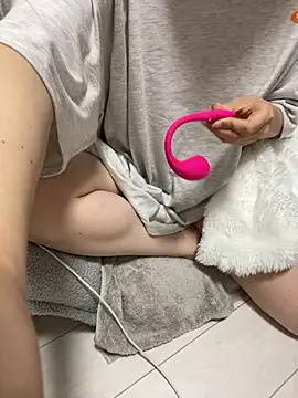 mochi mo chi  online show from 10.29.25