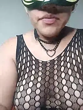 Snapshot of KatheFire chatting on 10.05.25 KatheFire online show from 10.05.25