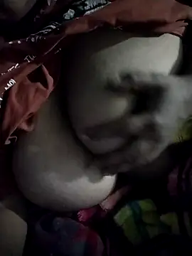 Snapshot of Sopnia chatting on 12.20.24 Sopnia online show from 12.20.24