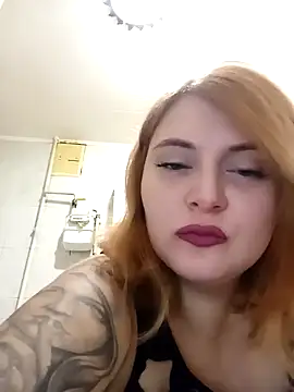 Snapshot of SckayilaGray chatting on 12.22.24 SckayilaGray online show from 12.22.24