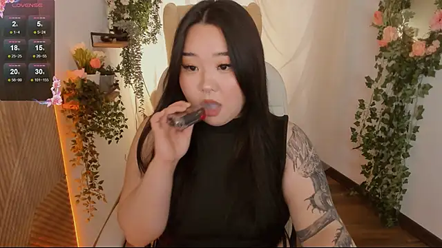 Snapshot of mei_honey_ chatting on 01.25.25 mei honey  online show from 01.25.25