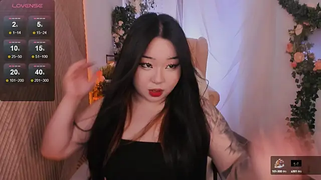 Snapshot of mei_honey_ chatting on 02.06.25 mei honey  online show from 02.06.25