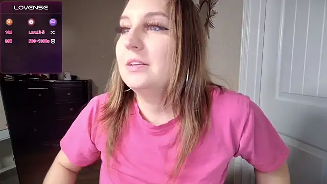 Snapshot of Brooklyn_Bee chatting on 12.09.24 Brooklyn Bee online show from 12.09.24