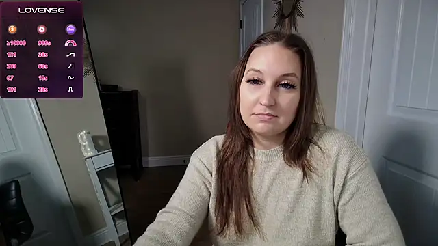 Snapshot of Brooklyn_Bee chatting on 12.16.24 Brooklyn Bee online show from 12.16.24