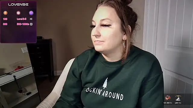 Snapshot of Brooklyn_Bee chatting on 12.19.24 Brooklyn Bee online show from 12.19.24