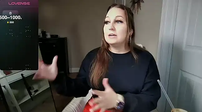 Snapshot of Brooklyn_Bee chatting on 12.31.24 Brooklyn Bee online show from 12.31.24