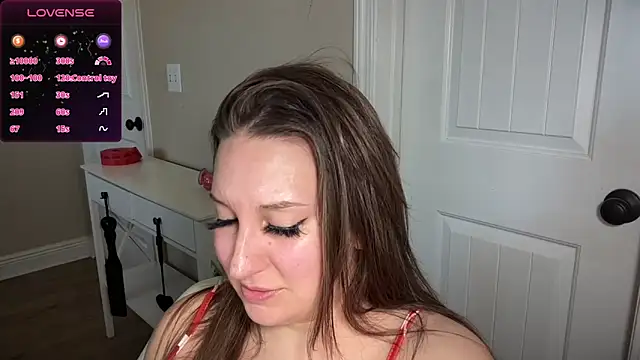 Snapshot of Brooklyn_Bee chatting on 01.01.25 Brooklyn Bee online show from 01.01.25