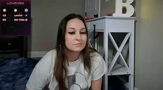 Snapshot of Brooklyn_Bee chatting on 01.05.25 Brooklyn Bee online show from 01.05.25