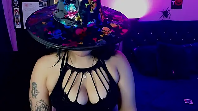 Pauilina online show from 11.02.25