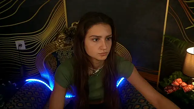 Snapshot of ValeryRoyale chatting on 12.18.24 ValeryRoyale online show from 12.18.24