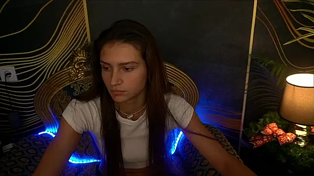 Snapshot of ValeryRoyale chatting on 12.20.24 ValeryRoyale online show from 12.20.24