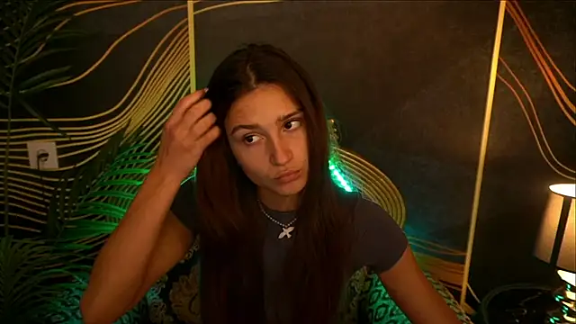 Snapshot of ValeryRoyale chatting on 03.18.25 ValeryRoyale online show from 03.18.25