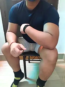 Snapshot of zon_zustin chatting on 10.18.25 zon zustin online show from 10.18.25