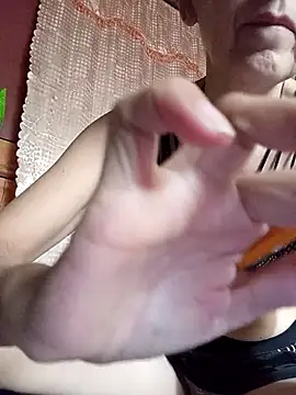 Snapshot of NanitaFun chatting on 11.06.25 NanitaFun online show from 11.06.25