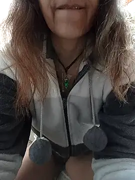 Snapshot of NanitaFun chatting on 12.05.25 NanitaFun online show from 12.05.25