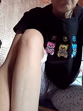 Snapshot of NanitaFun chatting on 12.13.25 NanitaFun online show from 12.13.25