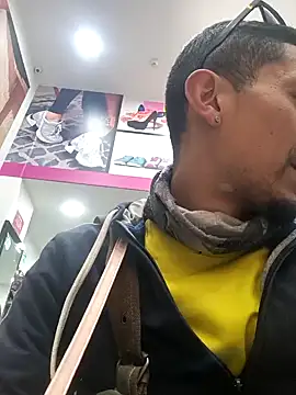 Snapshot of jeremiabello chatting on 12.22.24 jeremiabello online show from 12.22.24