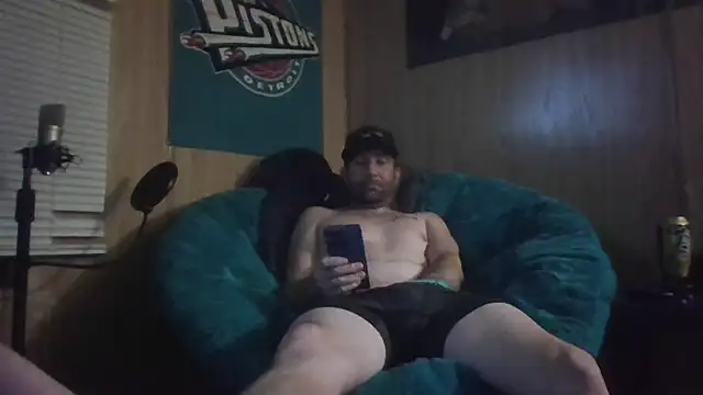 Snapshot of Edward_LongCock chatting on 11.12.25 Edward LongCock online show from 11.12.25