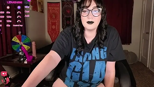 Snapshot of TheGothMilf chatting on 06.25.26 TheGothMilf online show from 06.25.26