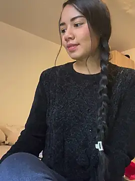 Snapshot of _Luana chatting on 12.27.24 Luana online show from 12.27.24