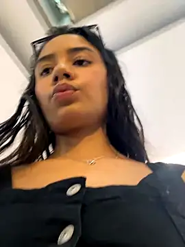 Snapshot of _Luana chatting on 11.01.25 Luana online show from 11.01.25