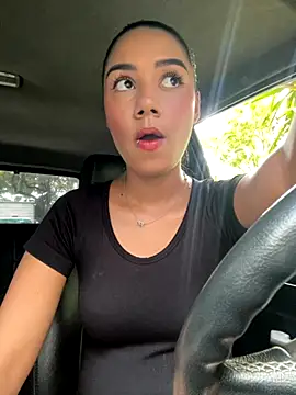 Snapshot of _Luana chatting on 11.10.25 Luana online show from 11.10.25