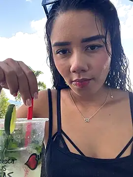 Snapshot of _Luana chatting on 11.18.25 Luana online show from 11.18.25