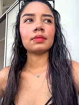 Snapshot of _Luana chatting on 12.16.25 Luana online show from 12.16.25