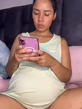 Snapshot of _Luana chatting on 02.10.26 Luana online show from 02.10.26