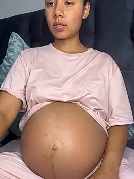 Snapshot of _Luana chatting on 02.13.26 Luana online show from 02.13.26