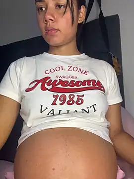 Snapshot of _Luana chatting on 02.19.26 Luana online show from 02.19.26