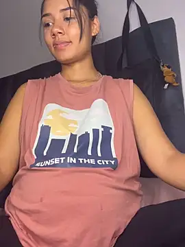 Snapshot of _Luana chatting on 02.21.26 Luana online show from 02.21.26