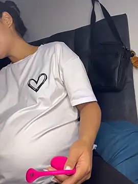 Snapshot of _Luana chatting on 02.26.26 Luana online show from 02.26.26