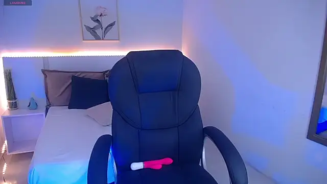 Snapshot of violeta_leon chatting on 12.14.24 violeta leon online show from 12.14.24