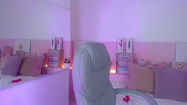 Snapshot of violeta_leon chatting on 02.25.25 violeta leon online show from 02.25.25