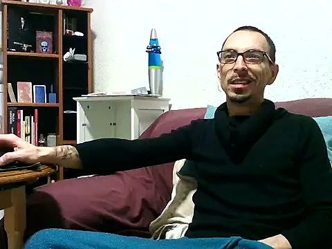 Snapshot of BaalPas chatting on 11.20.25 BaalPas online show from 11.20.25