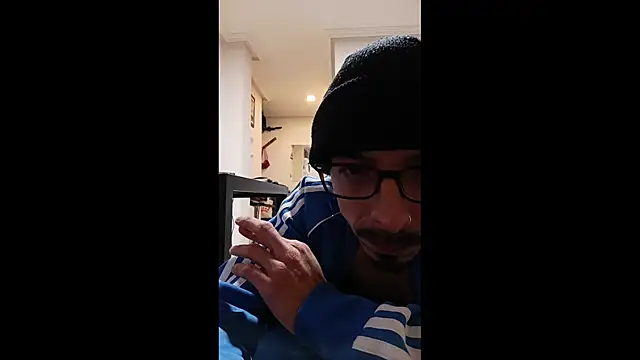 Snapshot of BaalPas chatting on 12.04.25 BaalPas online show from 12.04.25