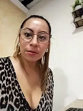 Snapshot of Katalina_S3xy chatting on 02.20.25 Katalina S3xy online show from 02.20.25