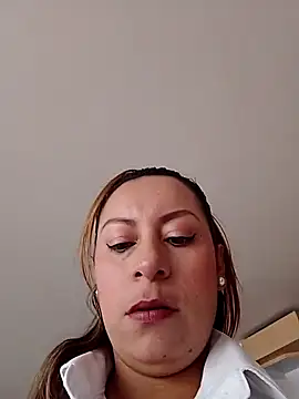 Snapshot of Katalina_S3xy chatting on 09.17.25 Katalina S3xy online show from 09.17.25