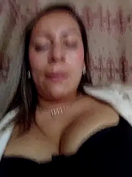 Snapshot of Katalina_S3xy chatting on 10.11.25 Katalina S3xy online show from 10.11.25