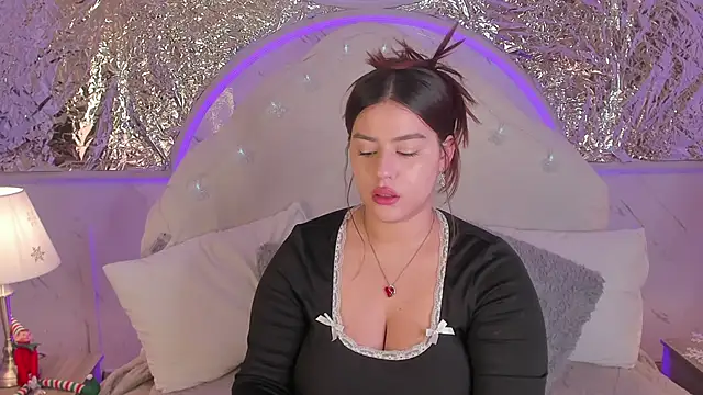 Snapshot of Miamontoya chatting on 12.19.25 Miamontoya online show from 12.19.25