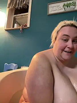 Snapshot of thickmilf182 chatting on 12.13.24 thickmilf182 online show from 12.13.24