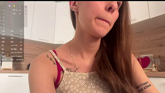 Snapshot of HellPeach chatting on 12.22.25 HellPeach online show from 12.22.25