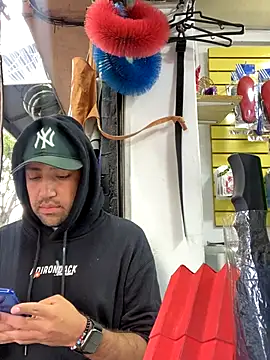 JuanZapata33 online show from 11.04.25