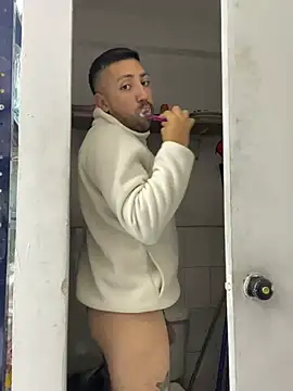 Snapshot of JuanZapata33 chatting on 01.17.26 JuanZapata33 online show from 01.17.26