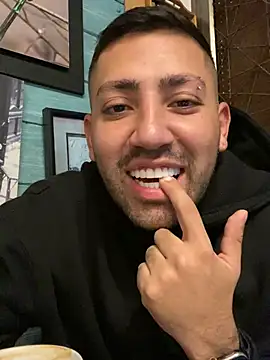 Snapshot of JuanZapata33 chatting on 02.18.26 JuanZapata33 online show from 02.18.26