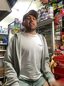 Snapshot of JuanZapata33 chatting on 02.27.26 JuanZapata33 online show from 02.27.26